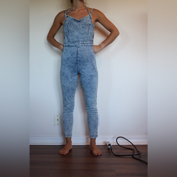 Denim jumpsuit with open back - Picture 4 of 10